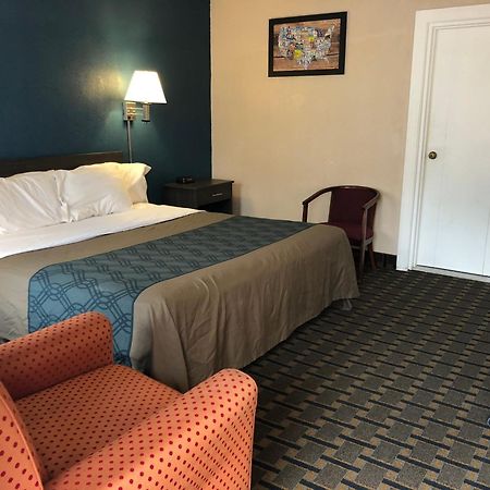 Econo Lodge Cranston - Providence Bagian luar foto