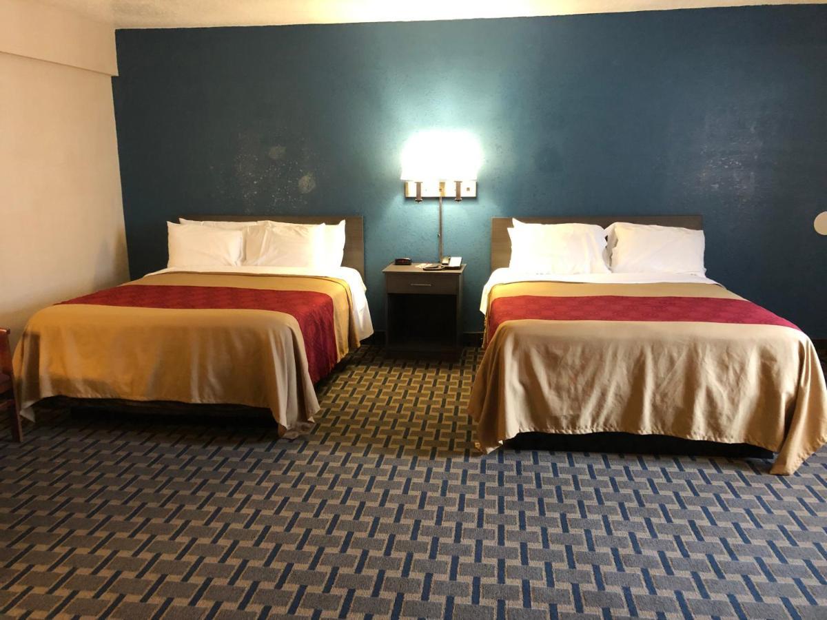 Econo Lodge Cranston - Providence Bagian luar foto