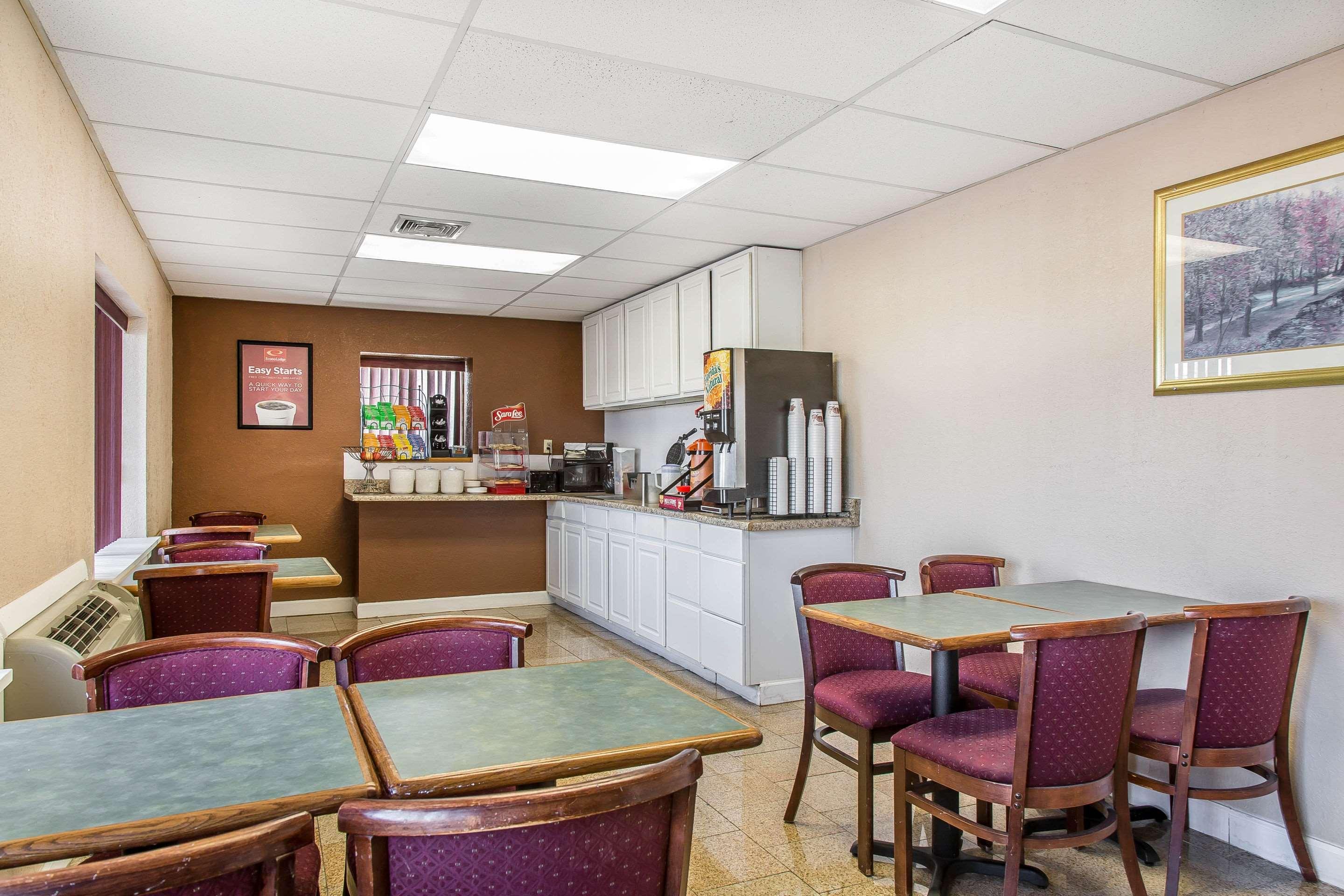 Econo Lodge Cranston - Providence Bagian luar foto