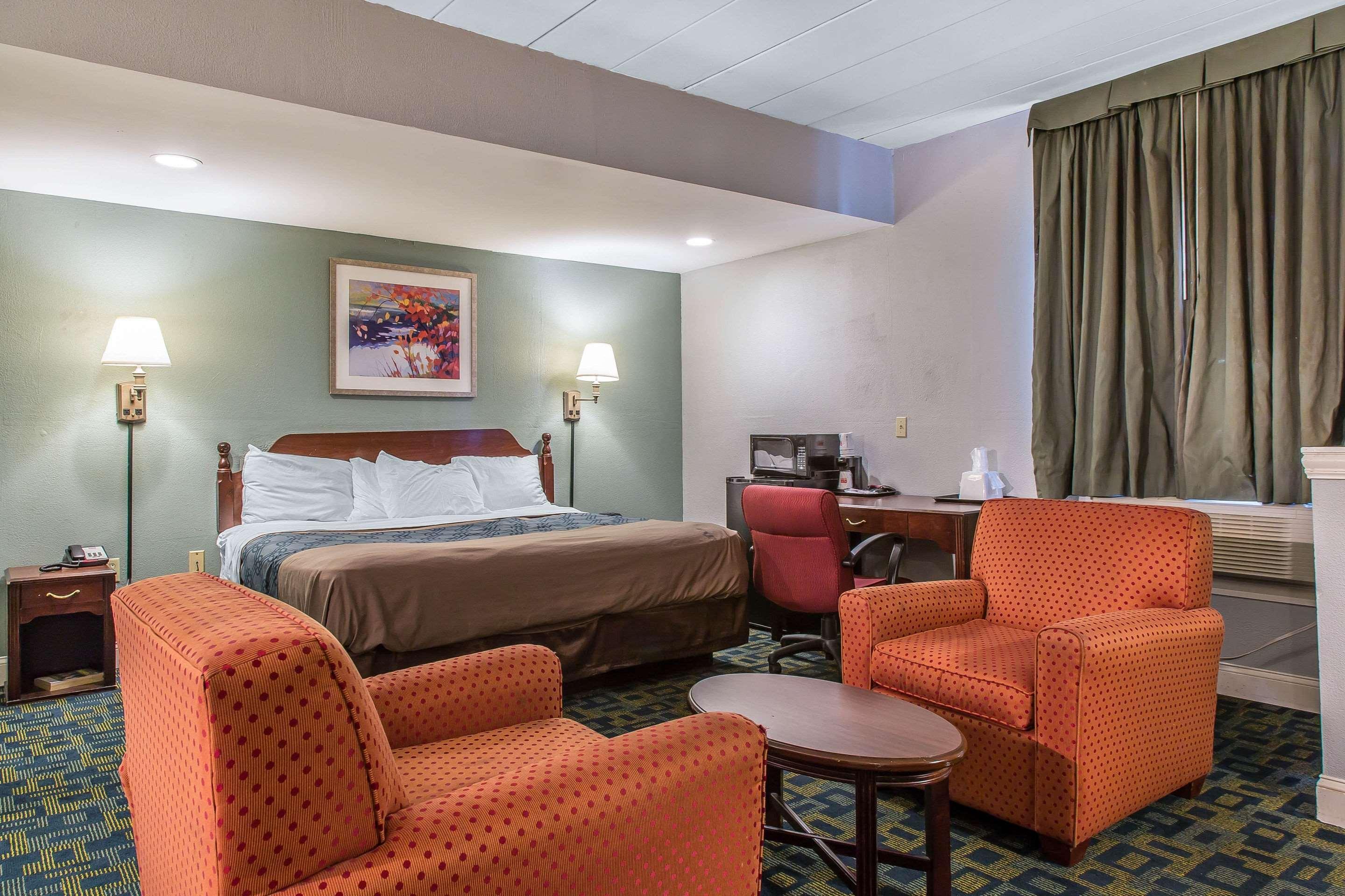 Econo Lodge Cranston - Providence Bagian luar foto