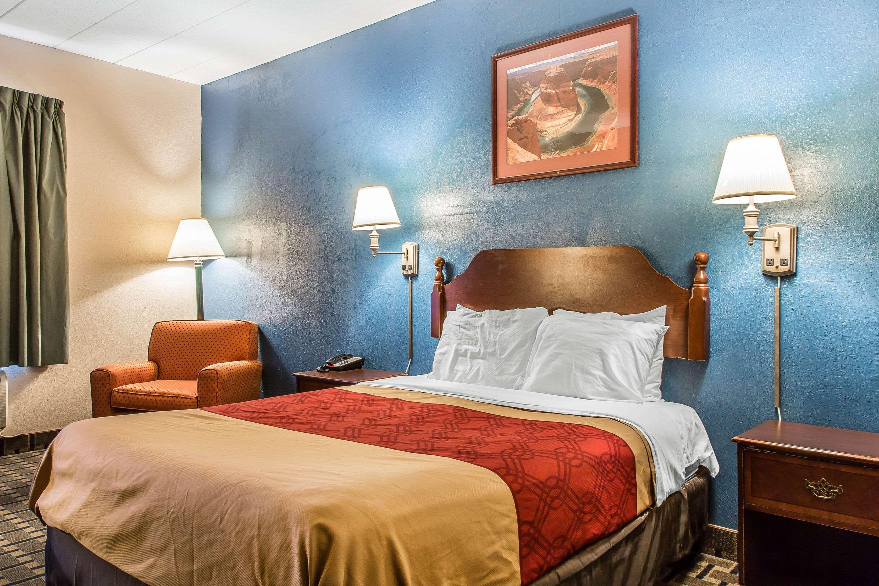 Econo Lodge Cranston - Providence Bagian luar foto