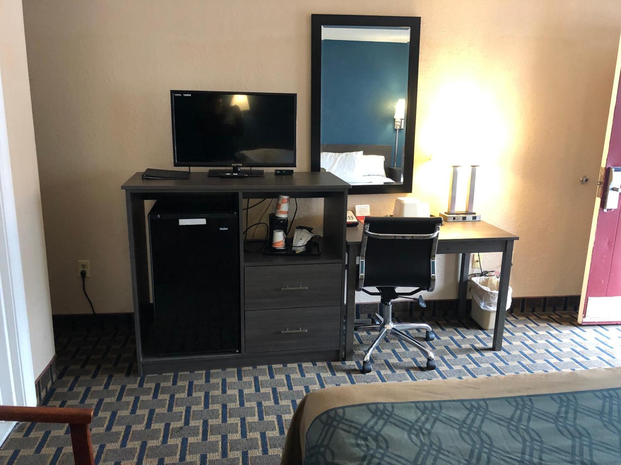 Econo Lodge Cranston - Providence Bagian luar foto